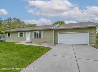410 Julian Ave, Lansing, MI 48917