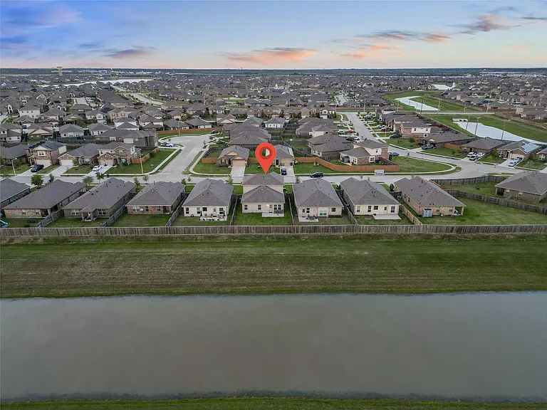 12601 S Shore Dr — Photo 2
