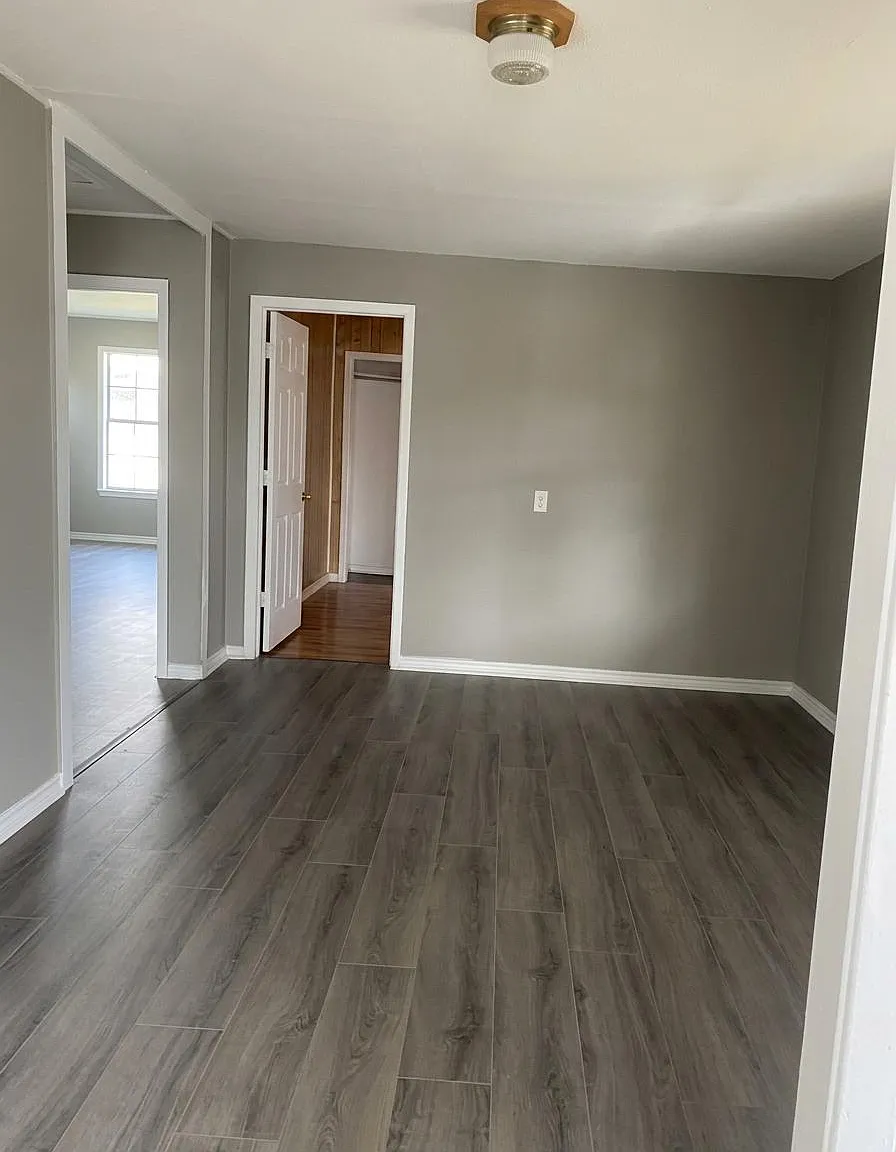 3 bed, 950 sqft, $1,050 — Photo 1