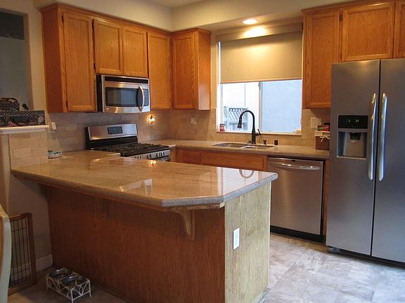 3rd image of 254 Holland Cir