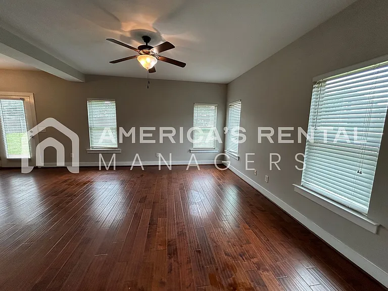 300 Oakwell Cir — Photo 7