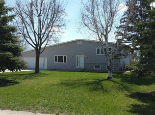 7 Venetian Dr, Clear Lake, IA 50428