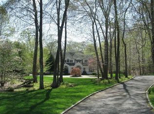 6 Carey Dr, Bedford, NY 10506