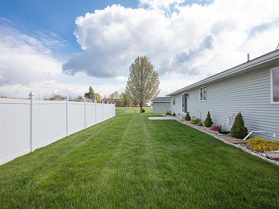 5th image of 1705 Longwood Ct