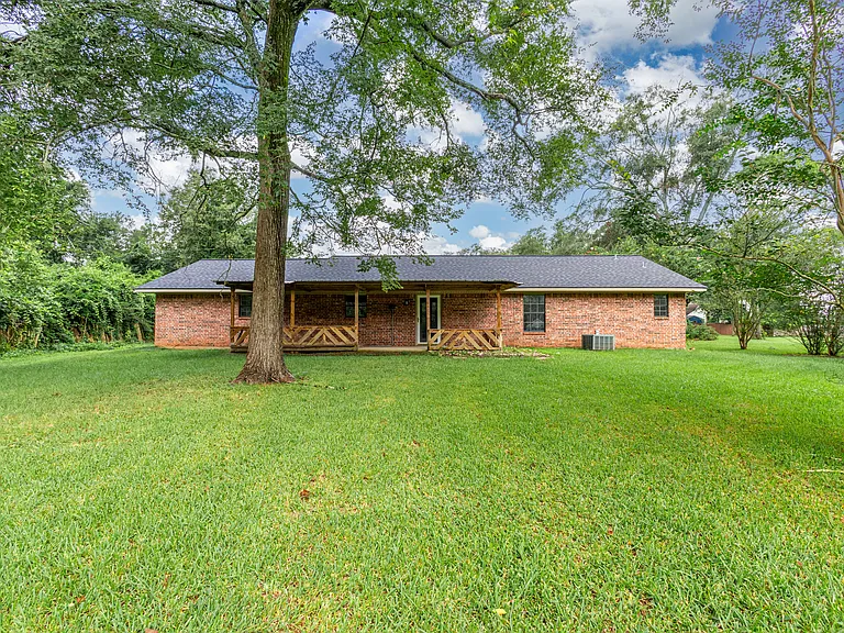 300 Oak Ln — Photo 6