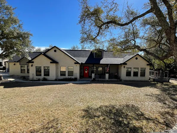 118 Quail Creek Ln, Lakehills, TX 78063