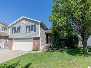 7410 Helen Witt Dr, Lincoln, NE 68512