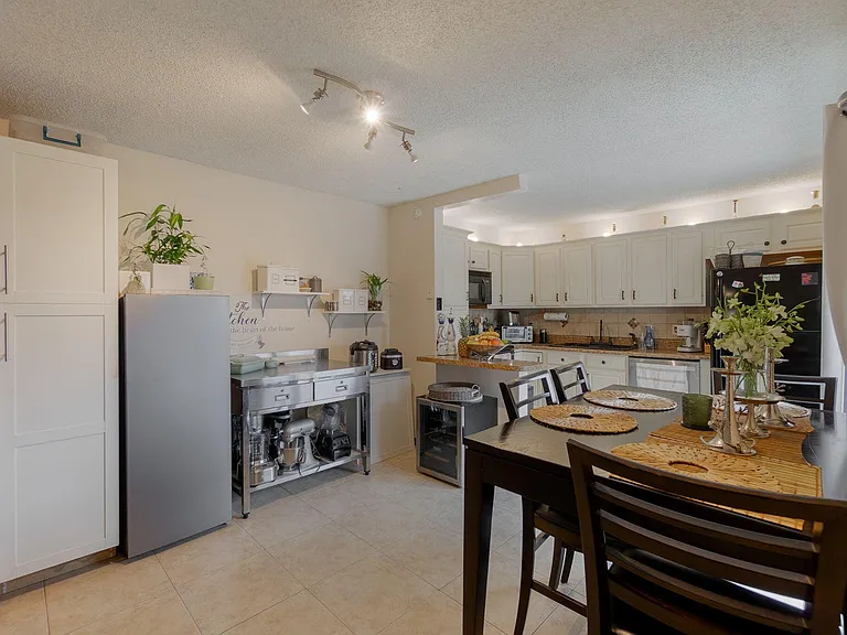 393 Lake Arbor Dr — Photo 7