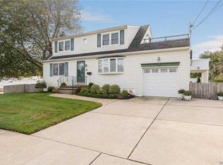 240 N Albany Ave, Massapequa, NY 11758