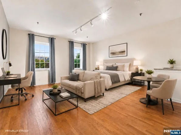227 Columbus Dr APT 214, Jersey City, NJ 07302