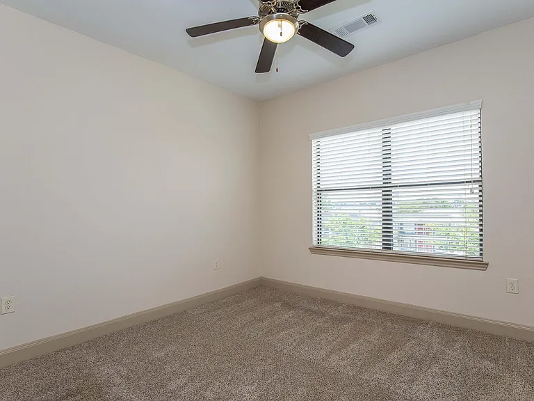 La Mariposa Apartments — Photo 12