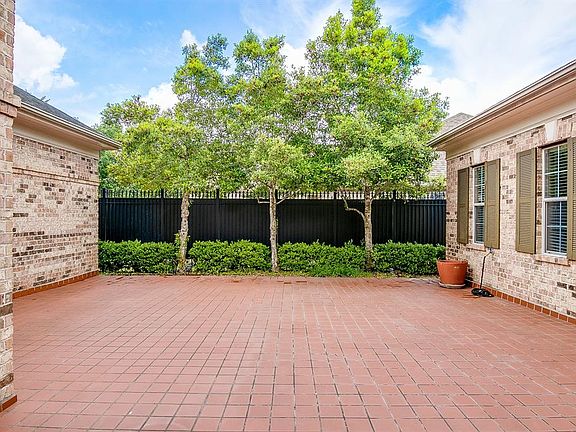 3rd image of 11614 Legend Manor Dr