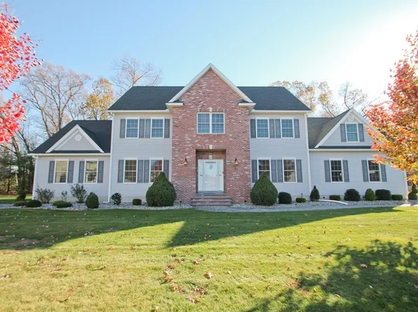 57 Windermere Dr, Agawam, MA 01030