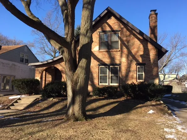 653 N Webster St, Naperville, IL 60563