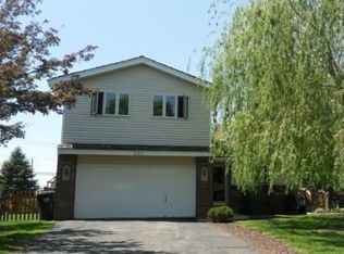 285 Cardinal Ct, Chaska, MN 55318