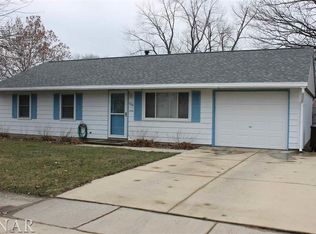 1220 Dogwood Ln, Bloomington, IL
