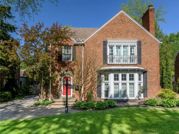 2388 Glendon Rd, University Heights, OH 44118