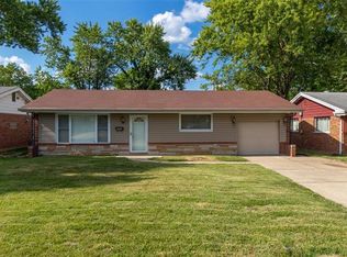 909 Lebon Dr, Saint Louis, MO 63137