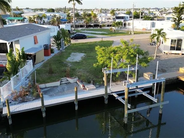 3853 Cherry LN, ST. JAMES CITY, FL 33956