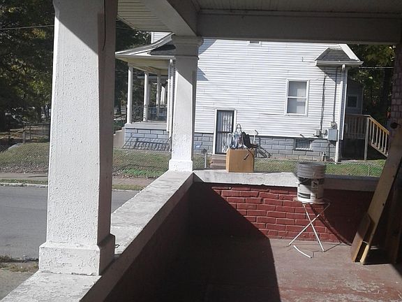 3rd image of 4023 W Broadway