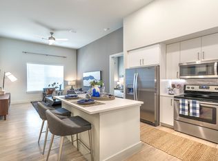 1800 N Hall St APT 556, Dallas, TX 75204