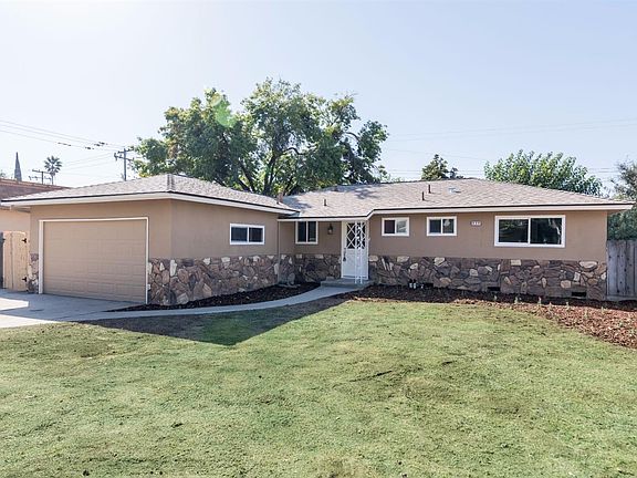 3rd image of 620 W Santa Ana Ave