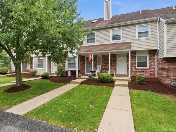 105 Old Village Ln, Bethel Park, PA 15102