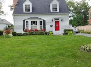 711 Highview Ter, Lake Forest, IL 60045