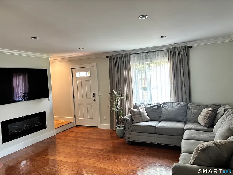 80 Lawn Ave #13 — Photo 2