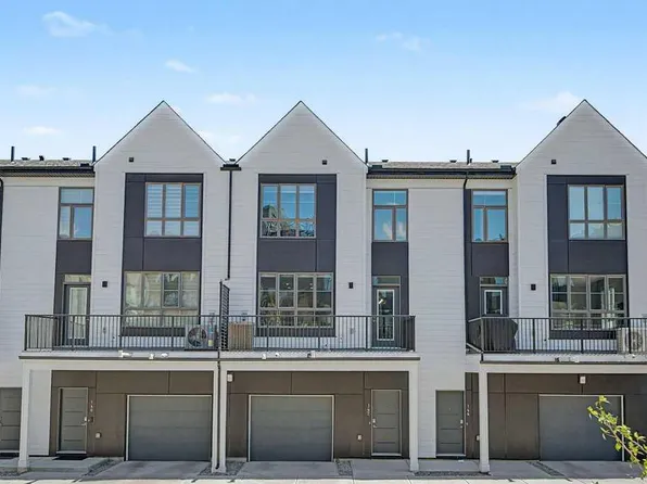 142 NW Sovereign Cmn SW, Calgary, AB T3C 3Y3