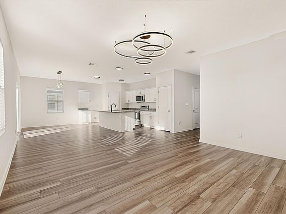 4th image of 361 Wren Ln