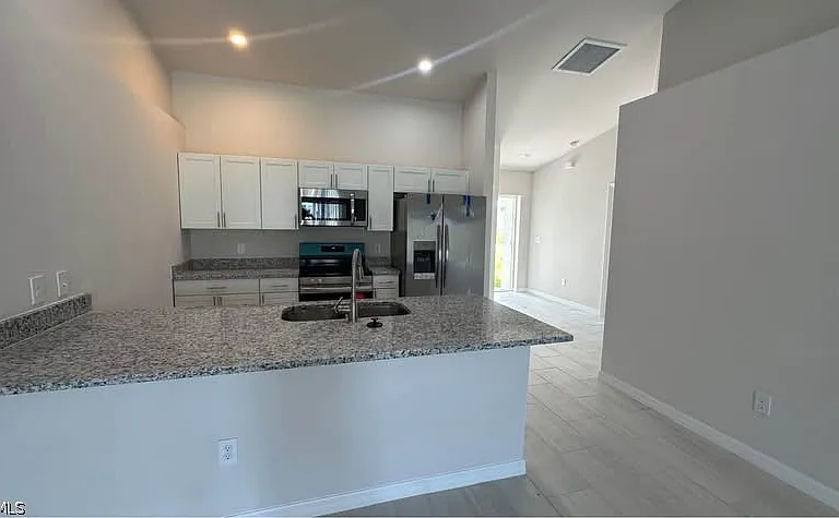 606 SE 8th St — Photo 2