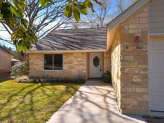 3rd image of 203 Applewood Dr