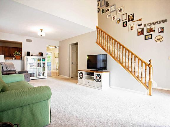 2nd image of 7 N Cedarwood Ct