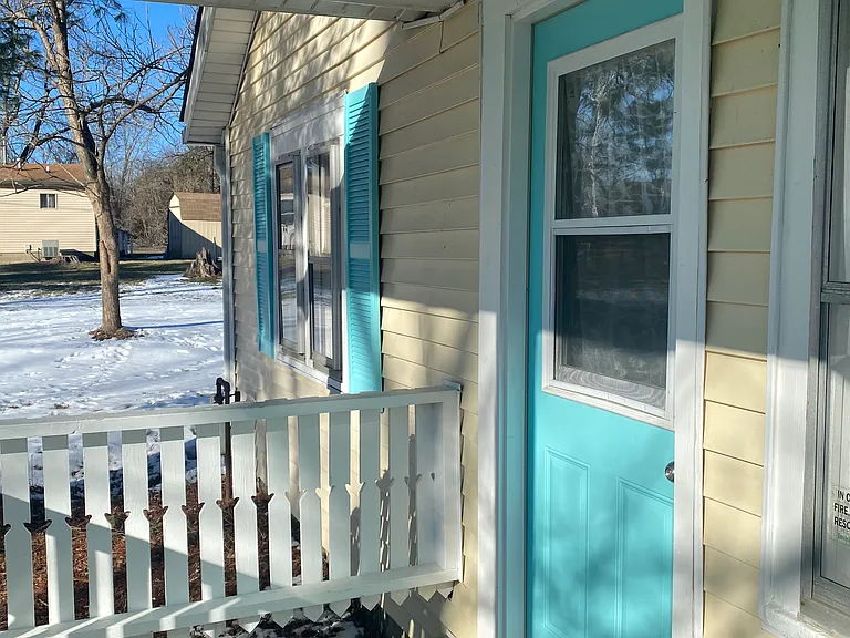 1821 S Maxwell St — Photo 2