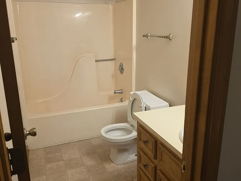 180 Glenwood Dr — Photo 17