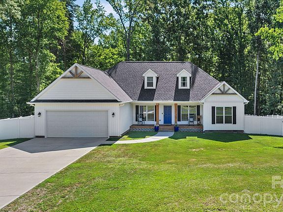 2nd image of 3002 Brooks Mill Ln