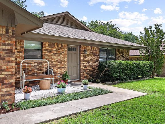 4th image of 713 Patricia Dr