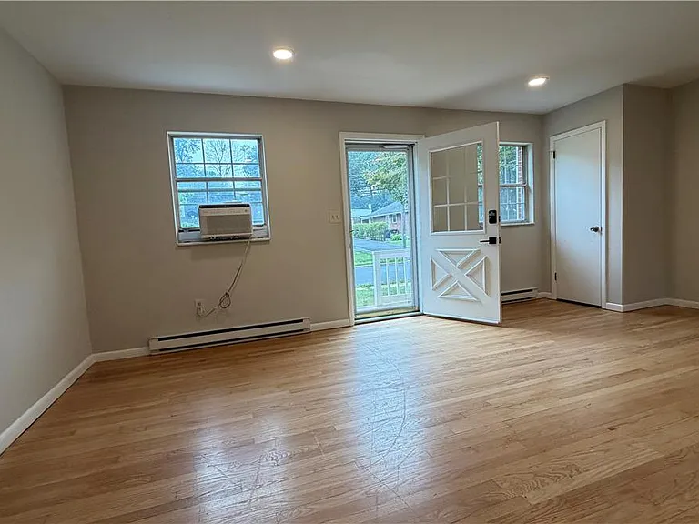 1809 Frankenfield St — Photo 5