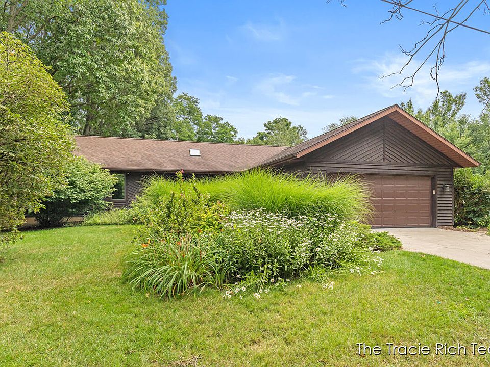 1st image of 128 Collindale Ave NW