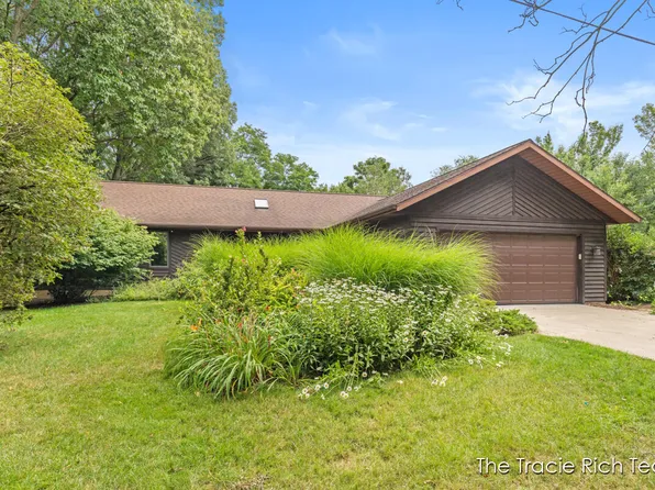 128 Collindale Ave NW, Grand Rapids, MI 49504