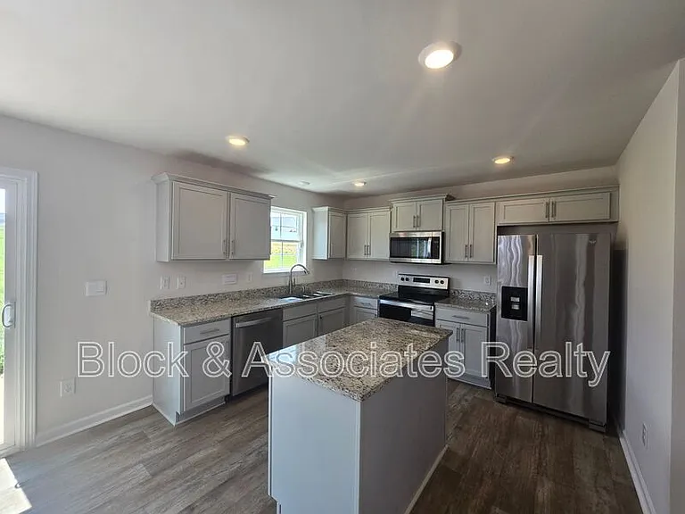 310 Beresford Way — Photo 3