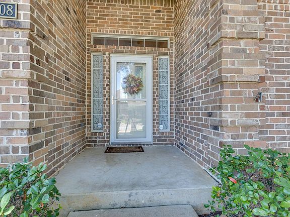 2nd image of 3208 Hunter Cove Dr