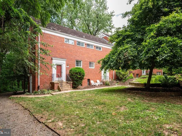 1557 Mount Eagle Pl, Alexandria, VA 22302
