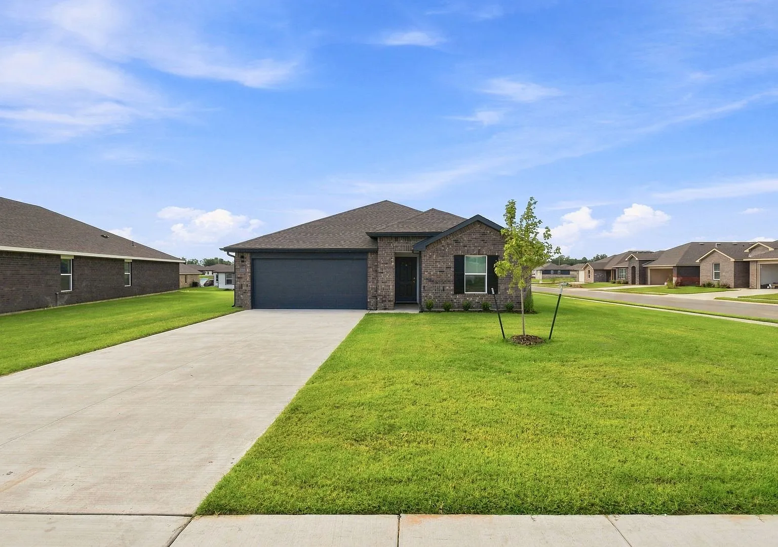 Brand New 4 Bedroom DR Horton Home! Available for Immediate Move in *BA Schools* — Photo 1