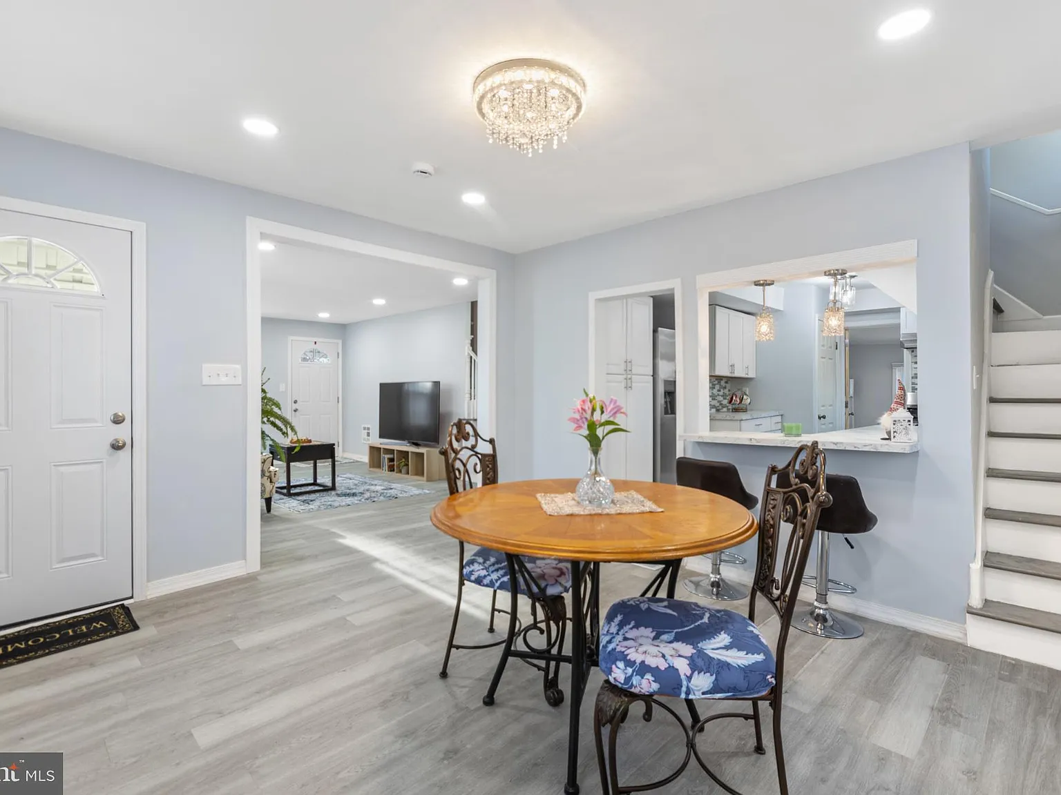 4 bed, 2.0 bath, 1760 sqft, $3,000 — Photo 3