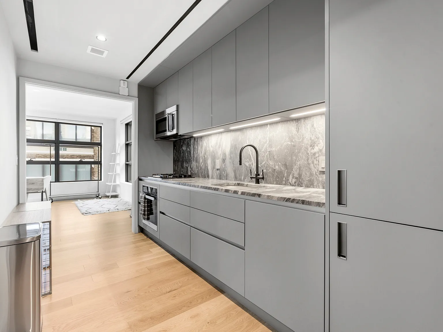 547 West 47th Street — Photo 4