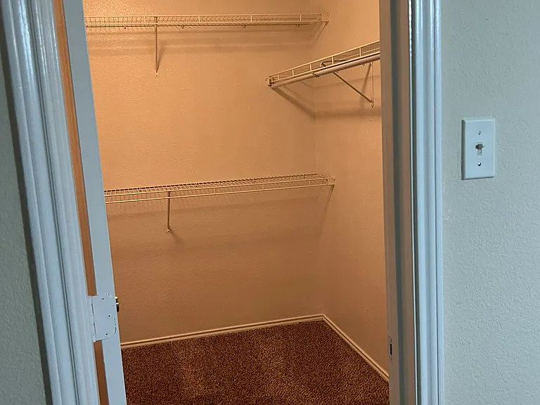 1017 Alexandria Dr — Photo 21