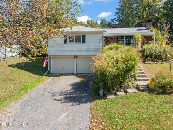 6 Pleasantview Drive, Hudson, NY 12534