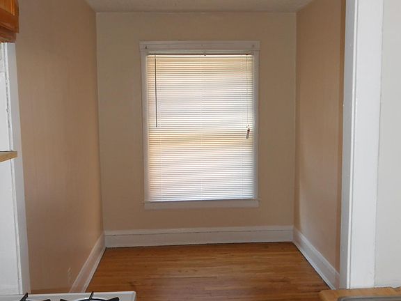 4th image of 516 W Cornelia Ave #2O7